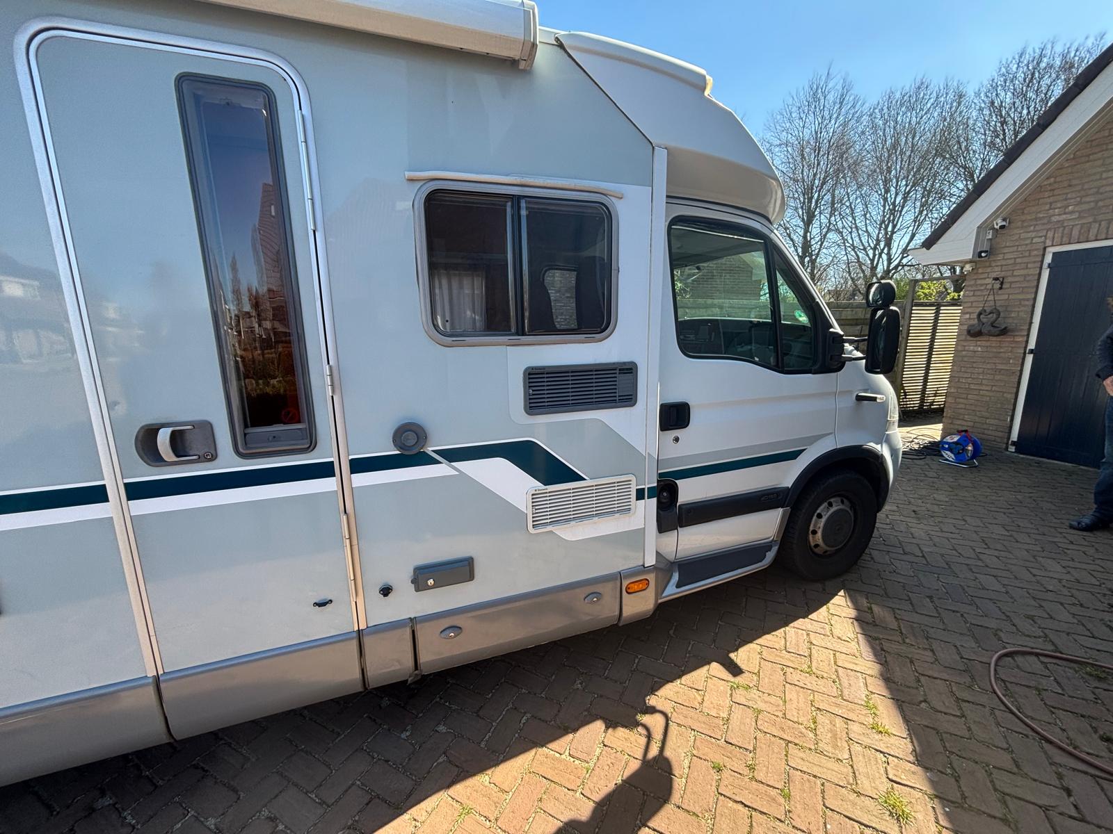 Camper laten poetsen nieveen car detail Camper laten poetsen nieveen car detail